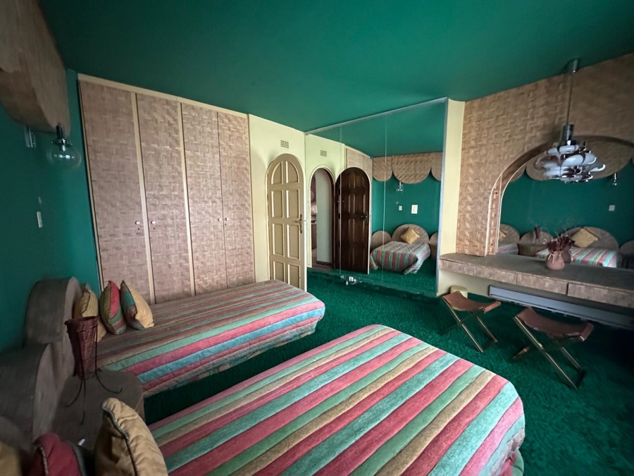 6 Bedroom Property for Sale in Roshnee Gauteng