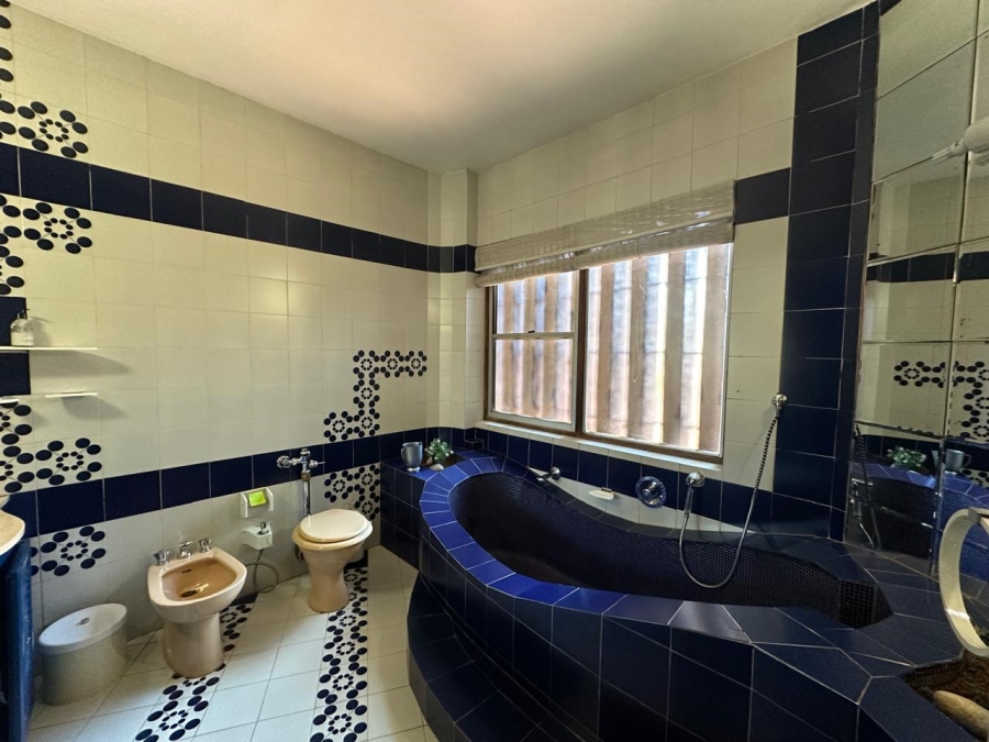 6 Bedroom Property for Sale in Roshnee Gauteng