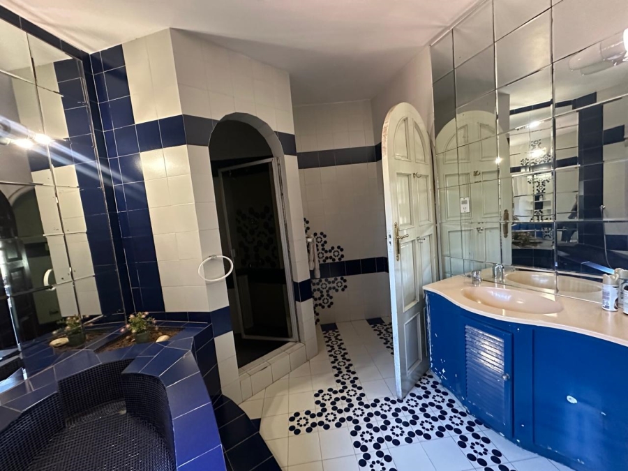 6 Bedroom Property for Sale in Roshnee Gauteng