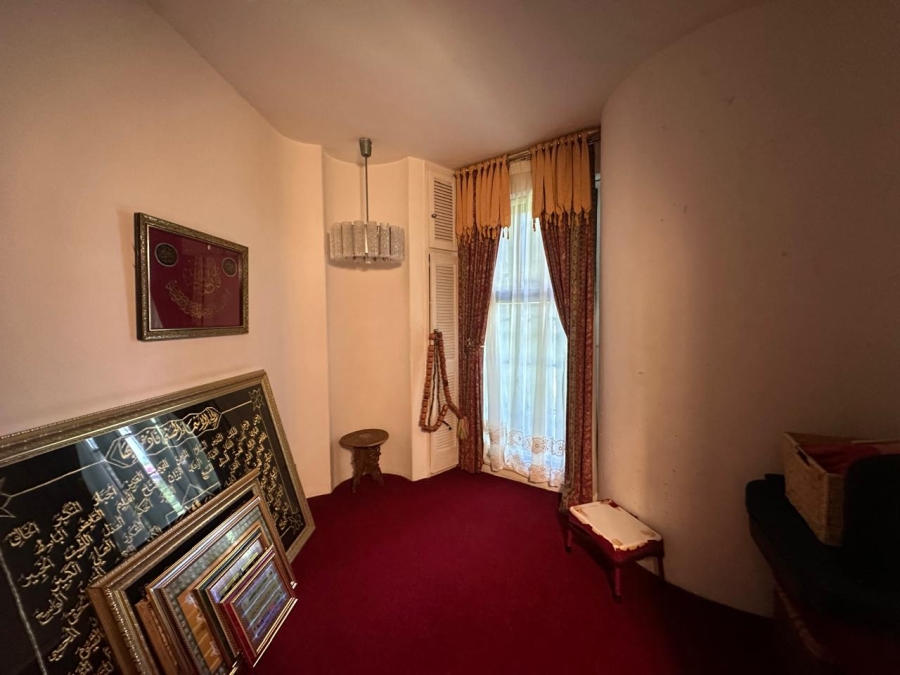 6 Bedroom Property for Sale in Roshnee Gauteng