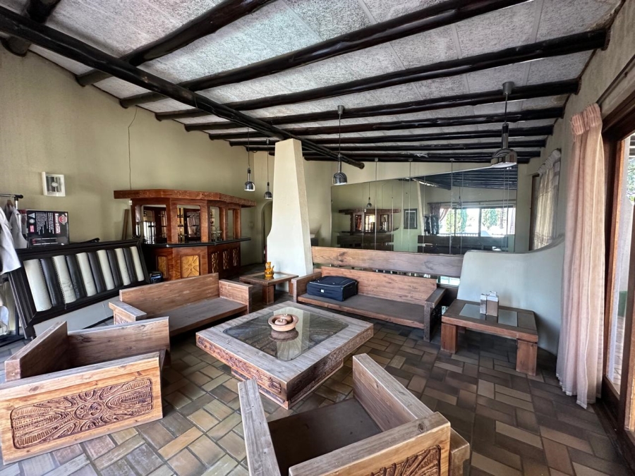6 Bedroom Property for Sale in Roshnee Gauteng