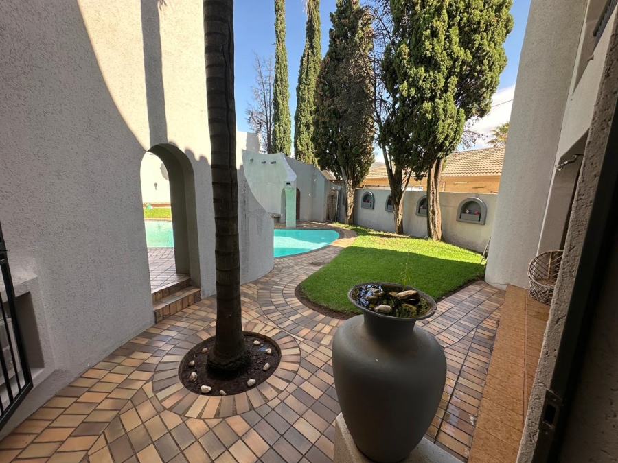 6 Bedroom Property for Sale in Roshnee Gauteng