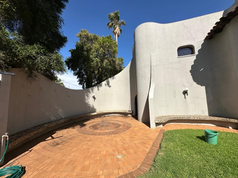 6 Bedroom Property for Sale in Roshnee Gauteng