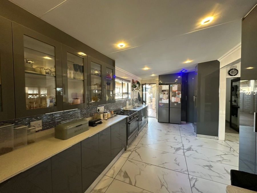 3 Bedroom Property for Sale in Roshnee Gauteng