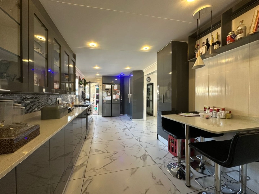 3 Bedroom Property for Sale in Roshnee Gauteng