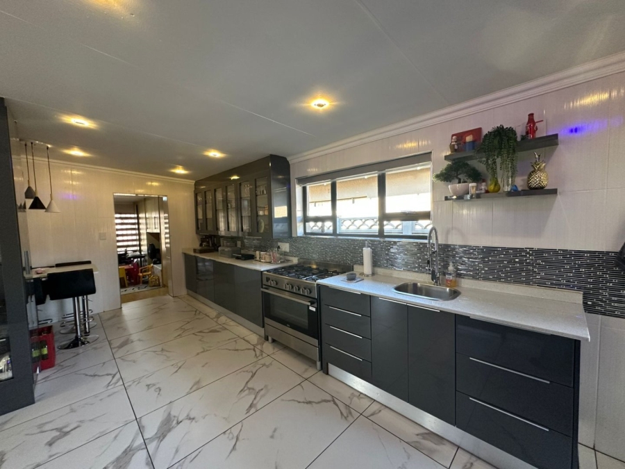 3 Bedroom Property for Sale in Roshnee Gauteng