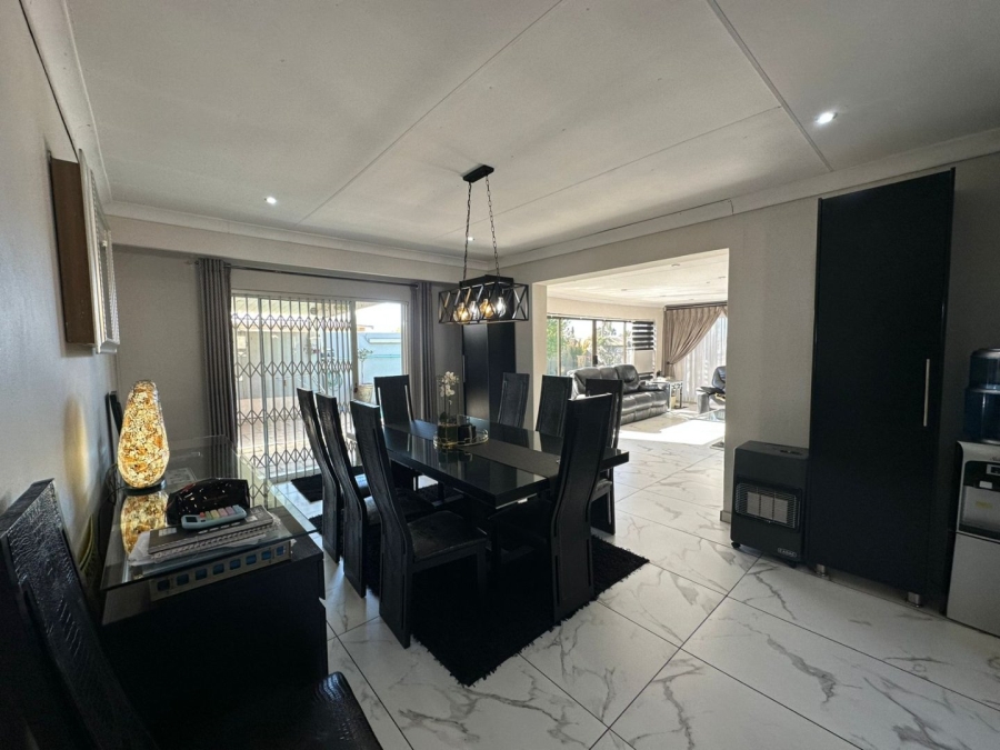 3 Bedroom Property for Sale in Roshnee Gauteng