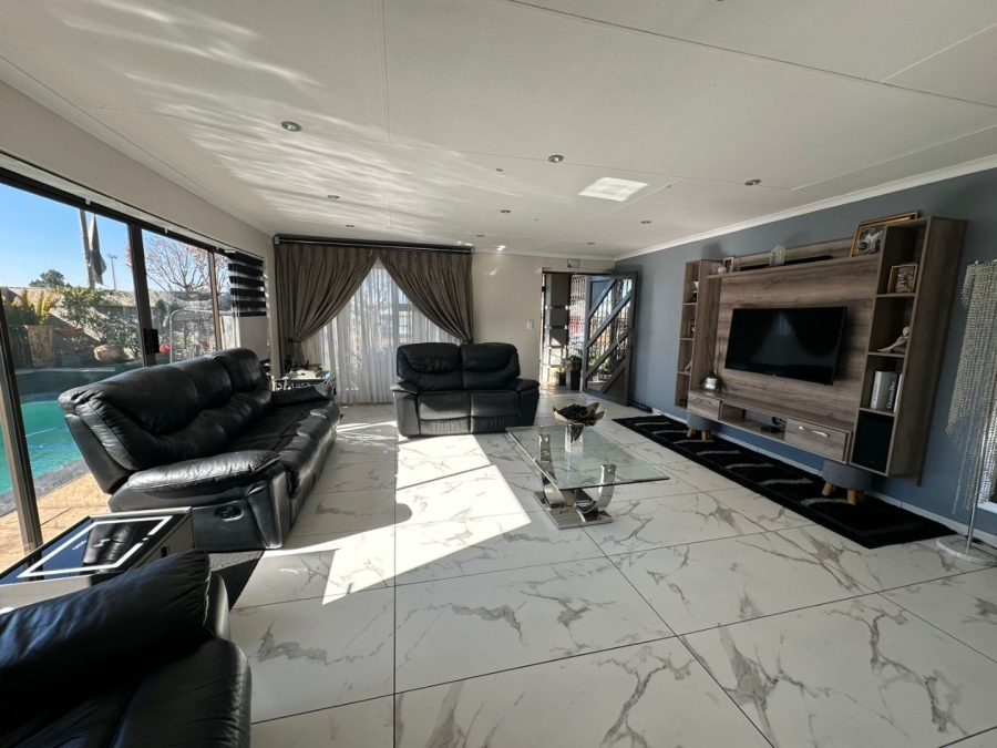 3 Bedroom Property for Sale in Roshnee Gauteng