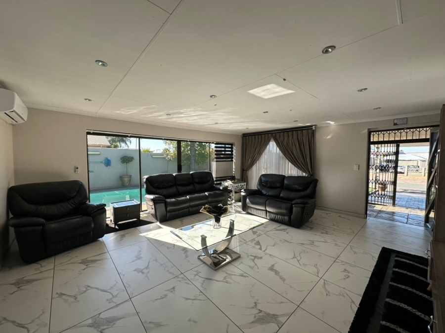 3 Bedroom Property for Sale in Roshnee Gauteng