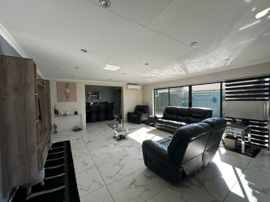 3 Bedroom Property for Sale in Roshnee Gauteng