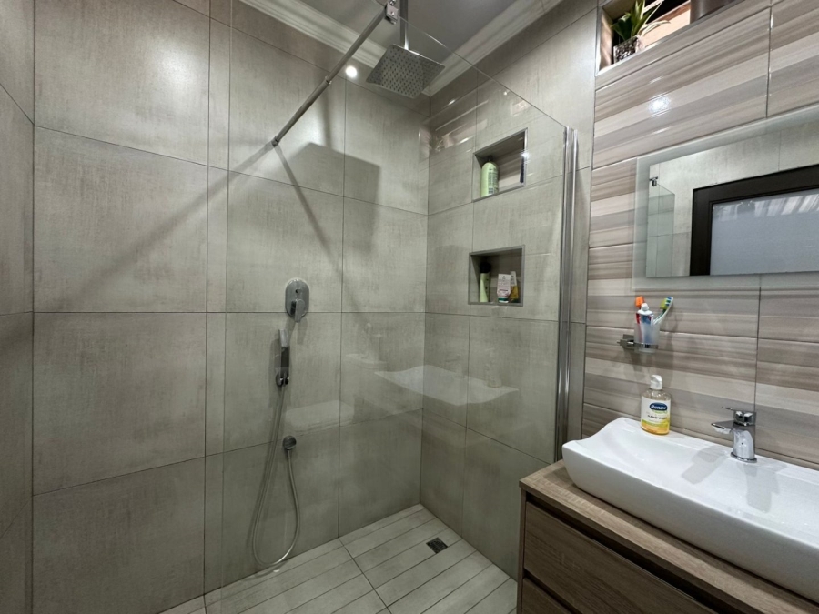 3 Bedroom Property for Sale in Roshnee Gauteng