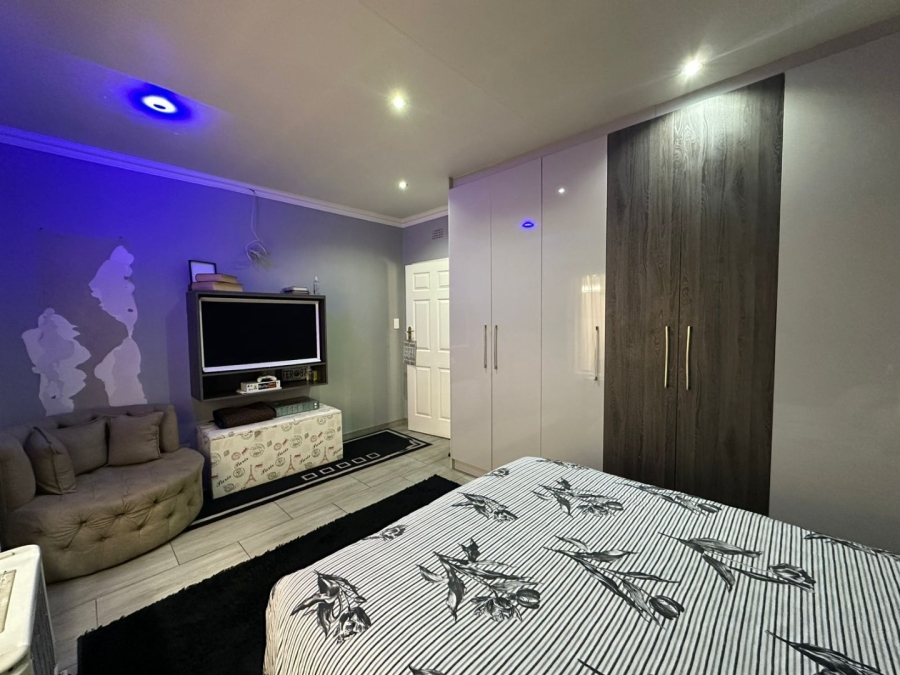3 Bedroom Property for Sale in Roshnee Gauteng