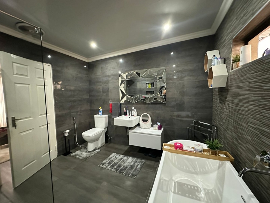 3 Bedroom Property for Sale in Roshnee Gauteng