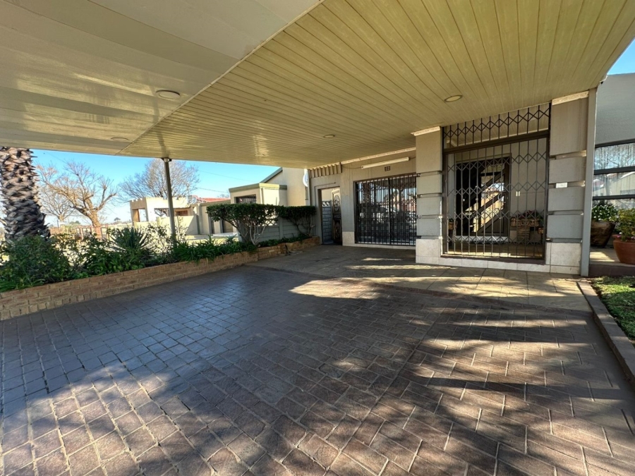 3 Bedroom Property for Sale in Roshnee Gauteng