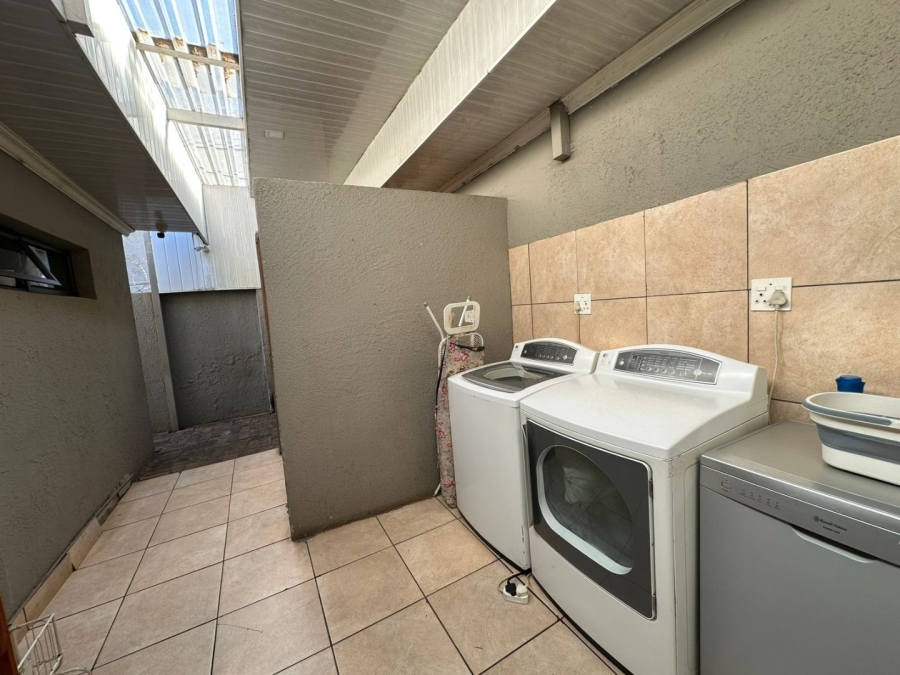 3 Bedroom Property for Sale in Roshnee Gauteng
