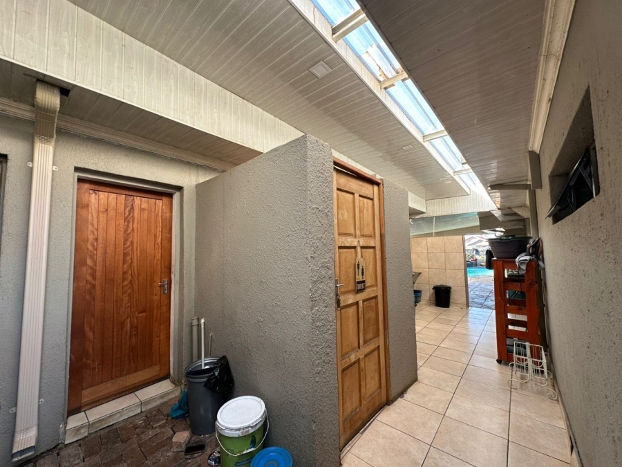 3 Bedroom Property for Sale in Roshnee Gauteng