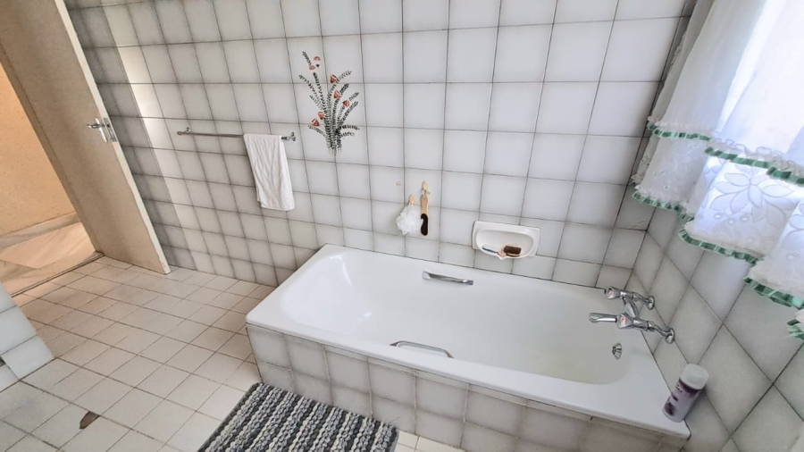 4 Bedroom Property for Sale in Falcon Ridge Gauteng