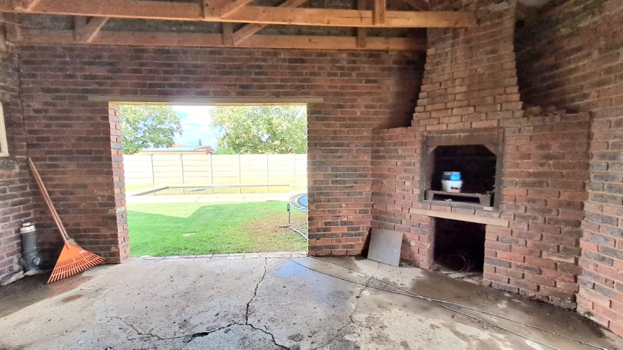 4 Bedroom Property for Sale in Falcon Ridge Gauteng