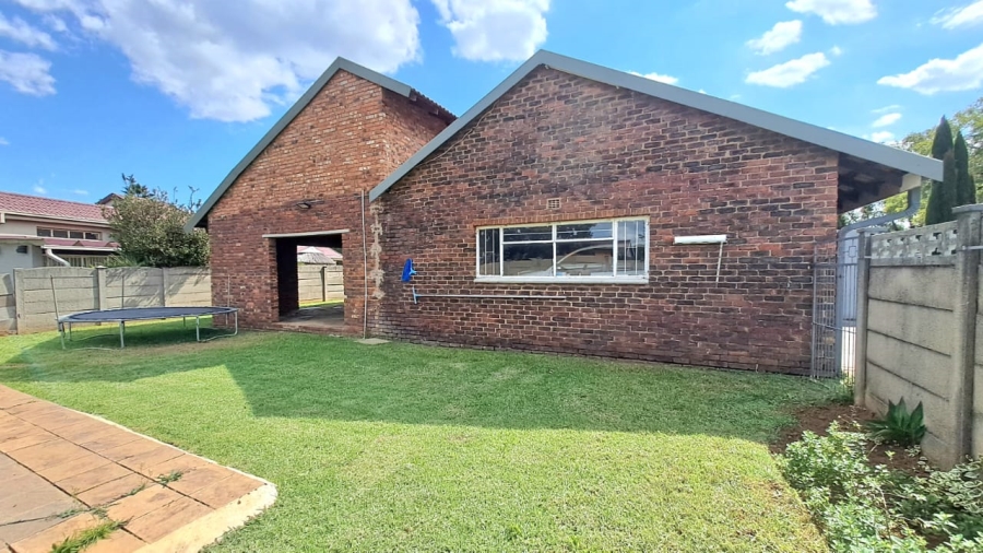 4 Bedroom Property for Sale in Falcon Ridge Gauteng