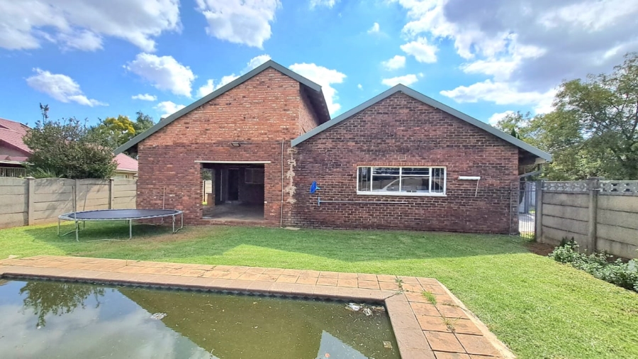 4 Bedroom Property for Sale in Falcon Ridge Gauteng