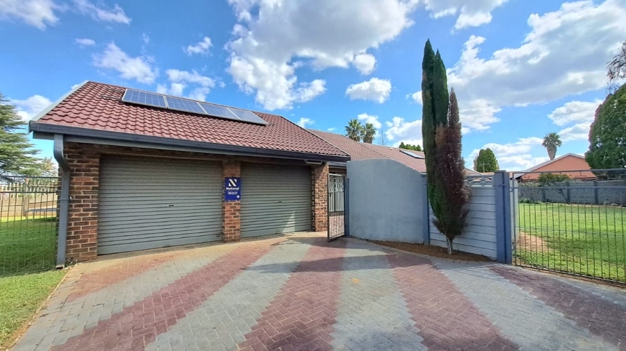 4 Bedroom Property for Sale in Falcon Ridge Gauteng