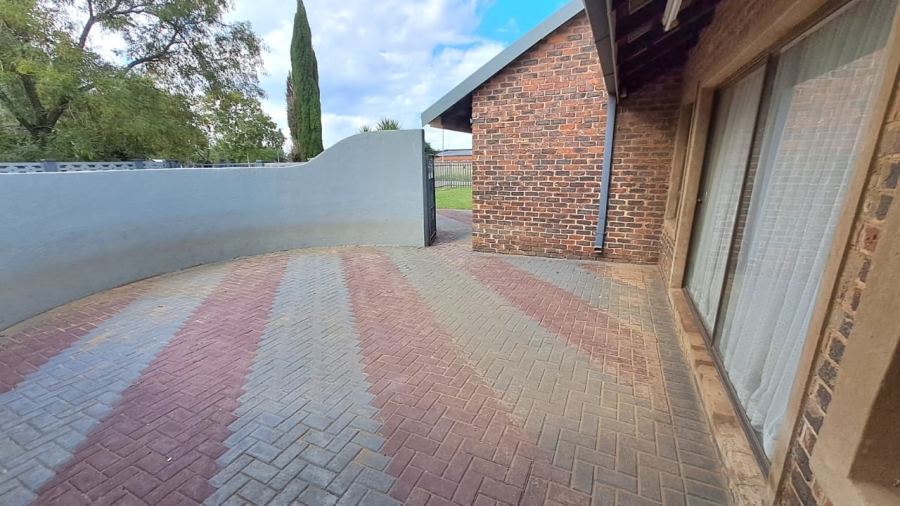 4 Bedroom Property for Sale in Falcon Ridge Gauteng