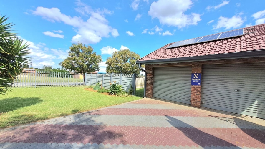 4 Bedroom Property for Sale in Falcon Ridge Gauteng