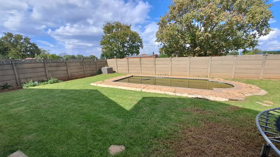 4 Bedroom Property for Sale in Falcon Ridge Gauteng