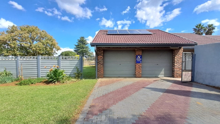 4 Bedroom Property for Sale in Falcon Ridge Gauteng