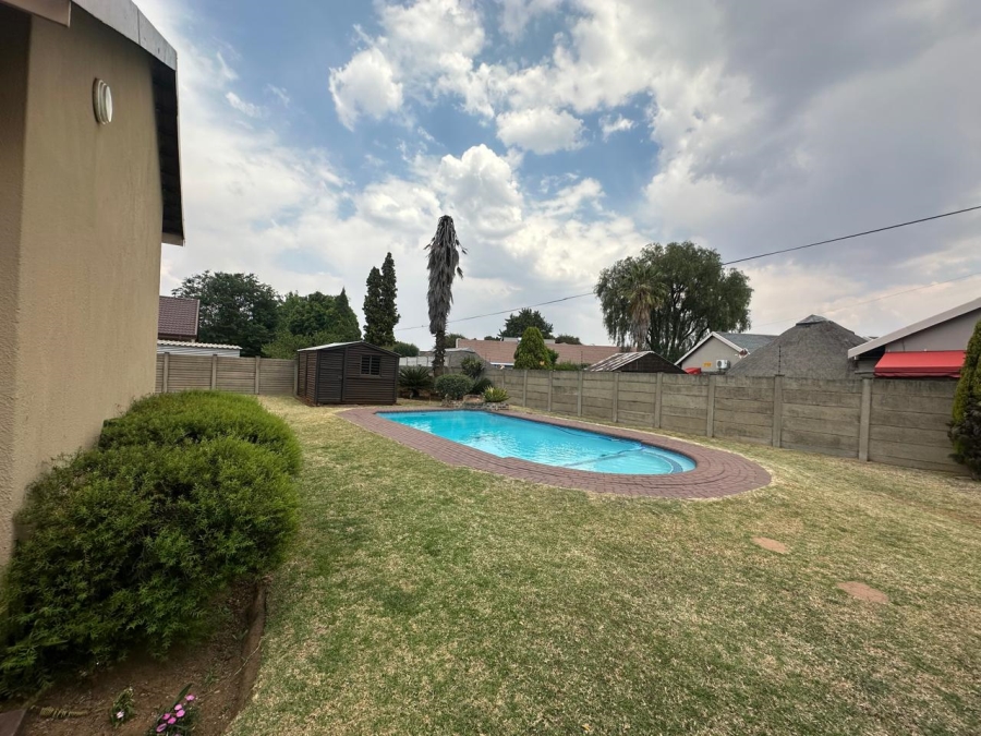 3 Bedroom Property for Sale in Falcon Ridge Gauteng