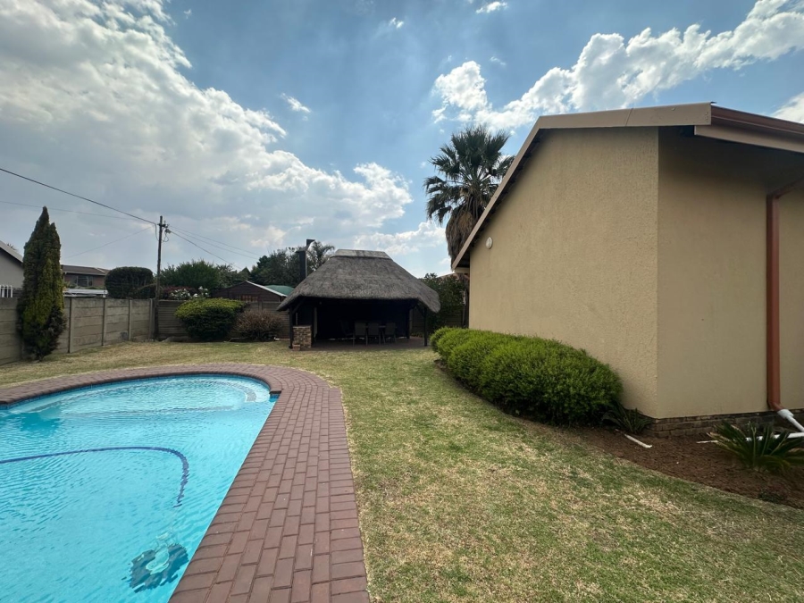 3 Bedroom Property for Sale in Falcon Ridge Gauteng