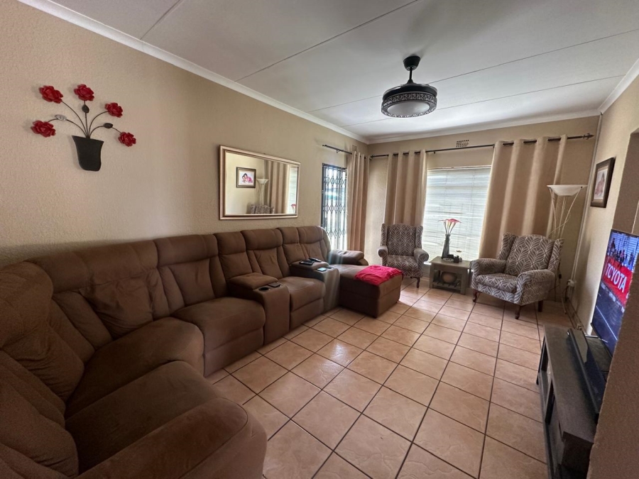 3 Bedroom Property for Sale in Falcon Ridge Gauteng