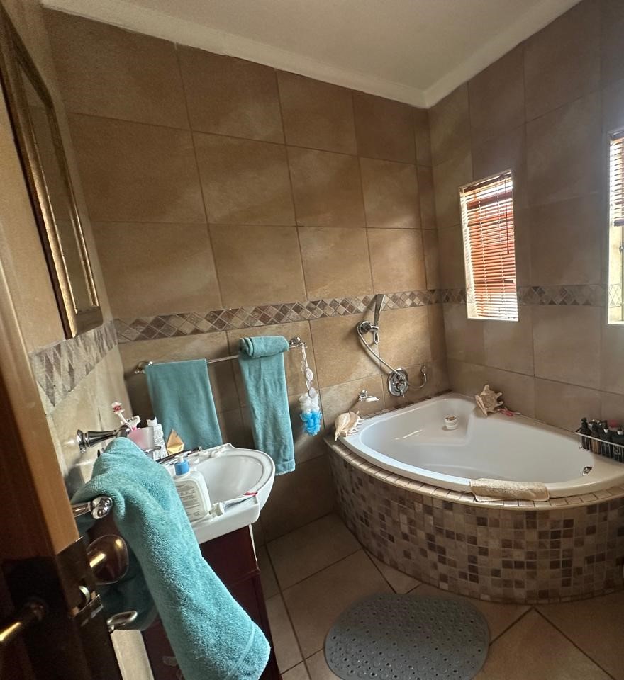 3 Bedroom Property for Sale in Falcon Ridge Gauteng
