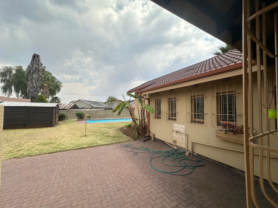 3 Bedroom Property for Sale in Falcon Ridge Gauteng