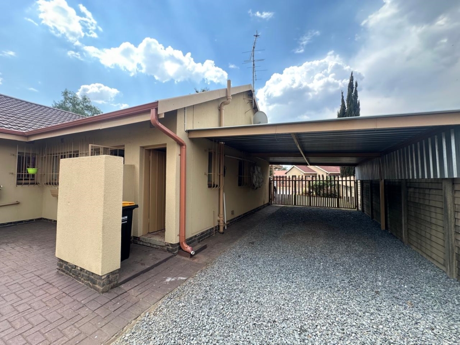 3 Bedroom Property for Sale in Falcon Ridge Gauteng