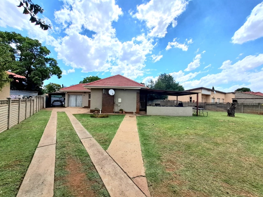 3 Bedroom Property for Sale in Sonland Park Gauteng