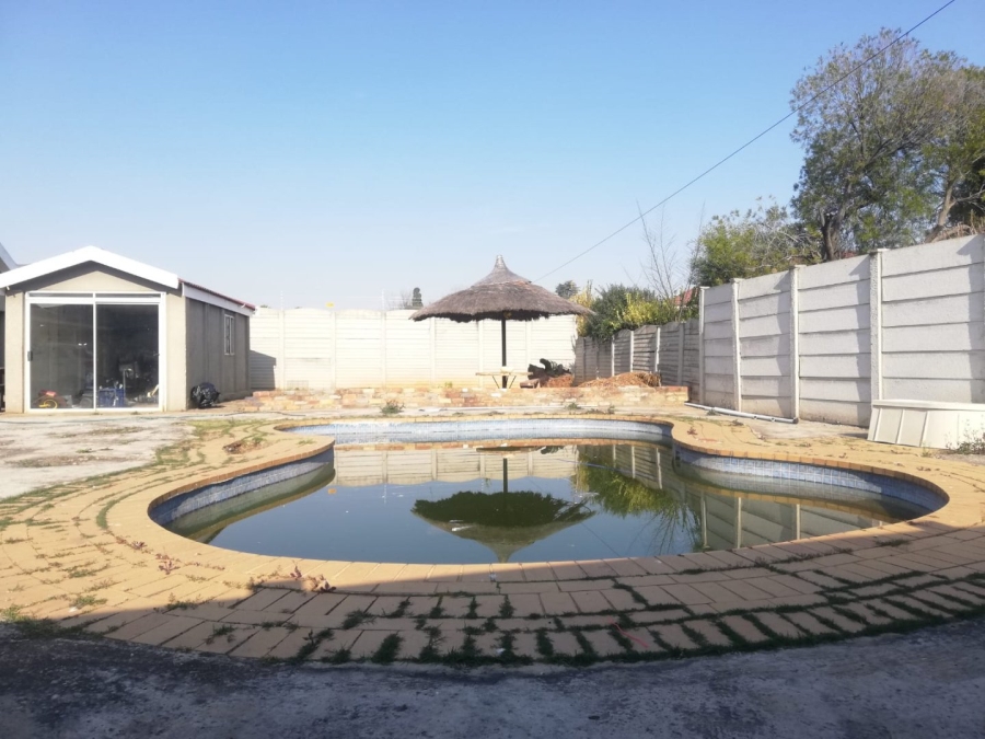 4 Bedroom Property for Sale in Risiville Gauteng