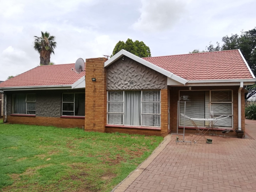3 Bedroom Property for Sale in Sonland Park Gauteng