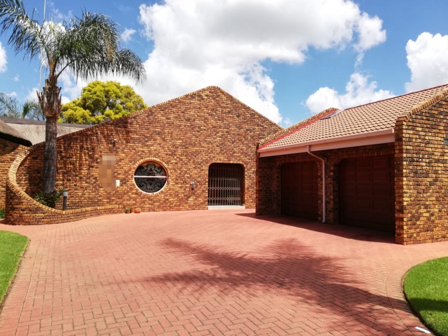 4 Bedroom Property for Sale in Falcon Ridge Gauteng