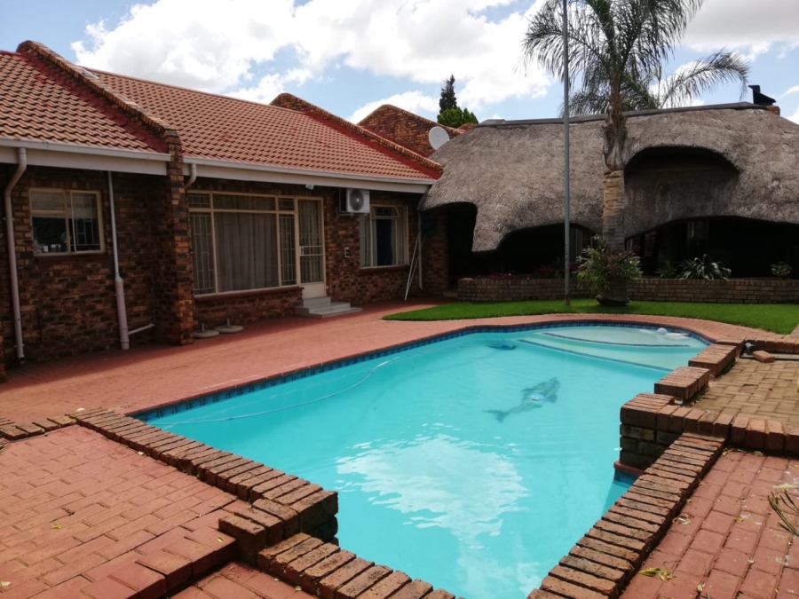 4 Bedroom Property for Sale in Falcon Ridge Gauteng