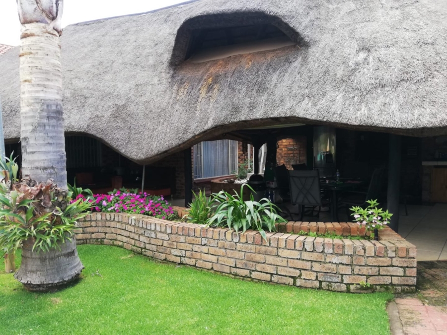 4 Bedroom Property for Sale in Falcon Ridge Gauteng