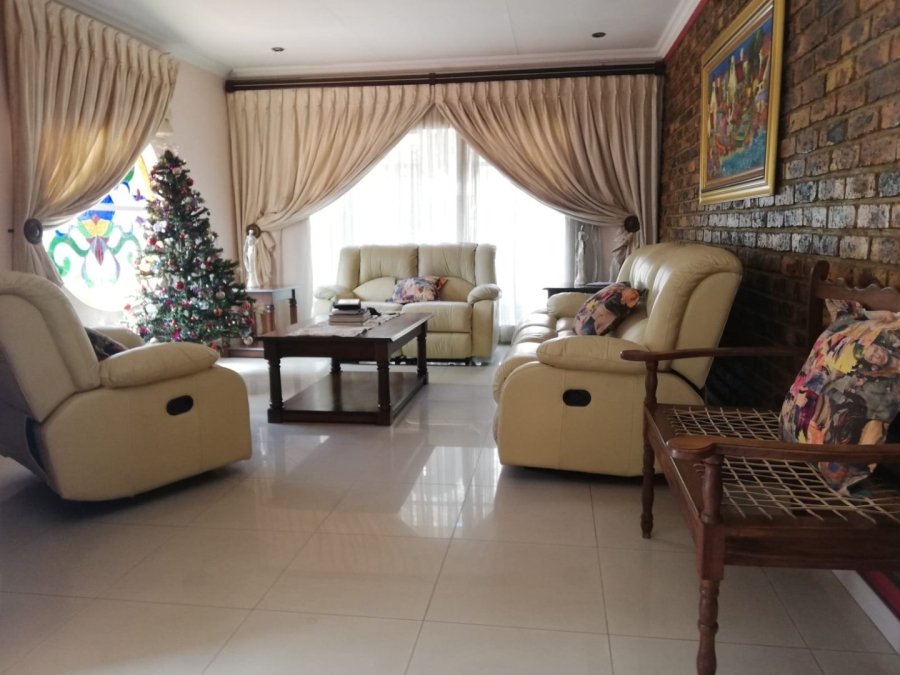 4 Bedroom Property for Sale in Falcon Ridge Gauteng