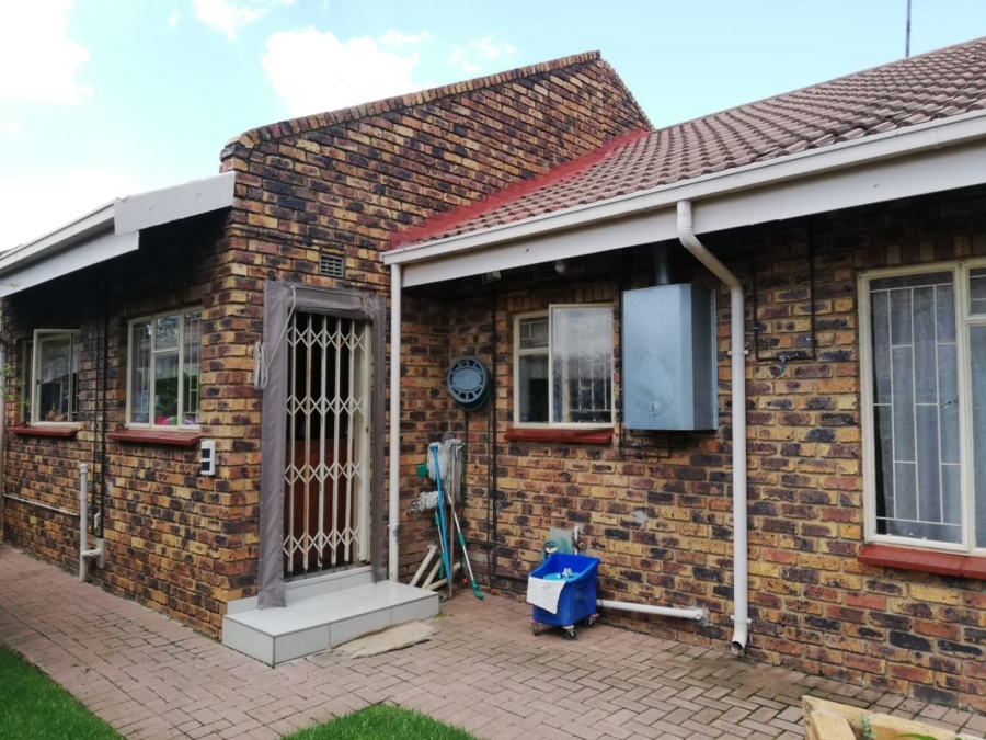 4 Bedroom Property for Sale in Falcon Ridge Gauteng
