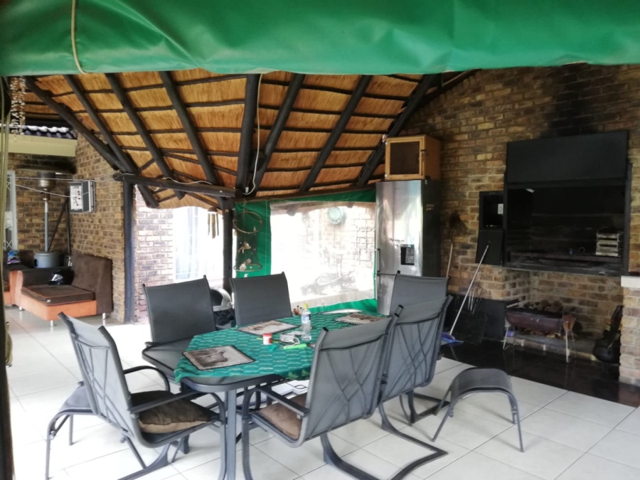 4 Bedroom Property for Sale in Falcon Ridge Gauteng
