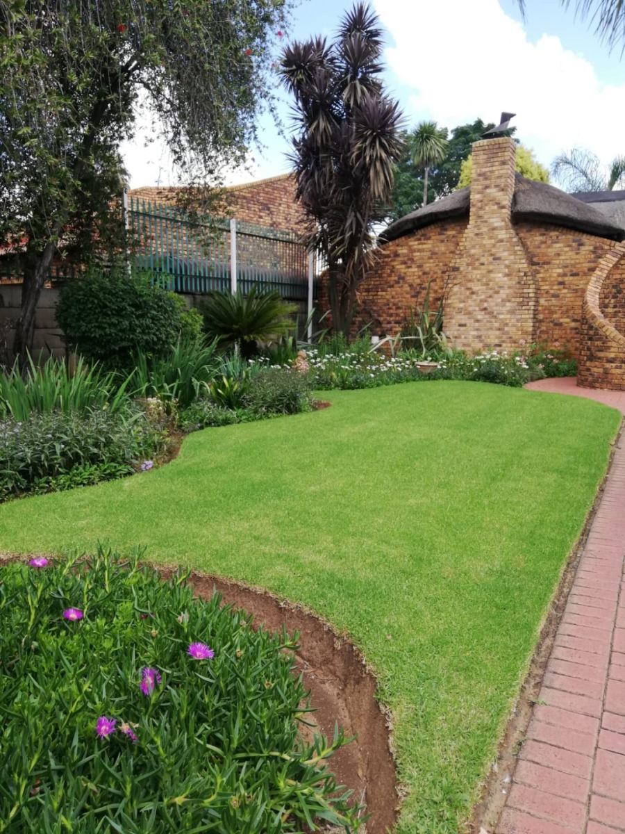 4 Bedroom Property for Sale in Falcon Ridge Gauteng