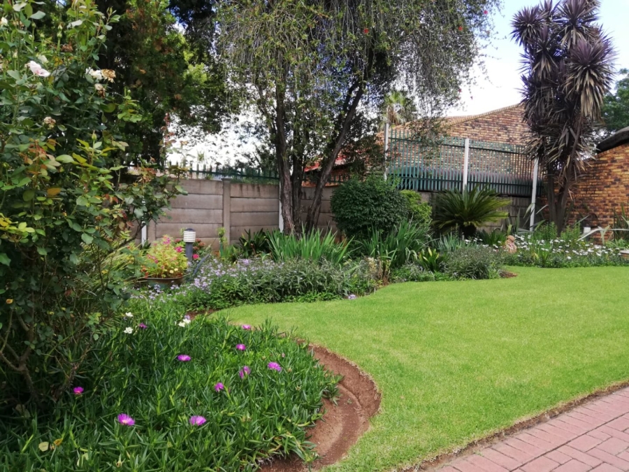 4 Bedroom Property for Sale in Falcon Ridge Gauteng