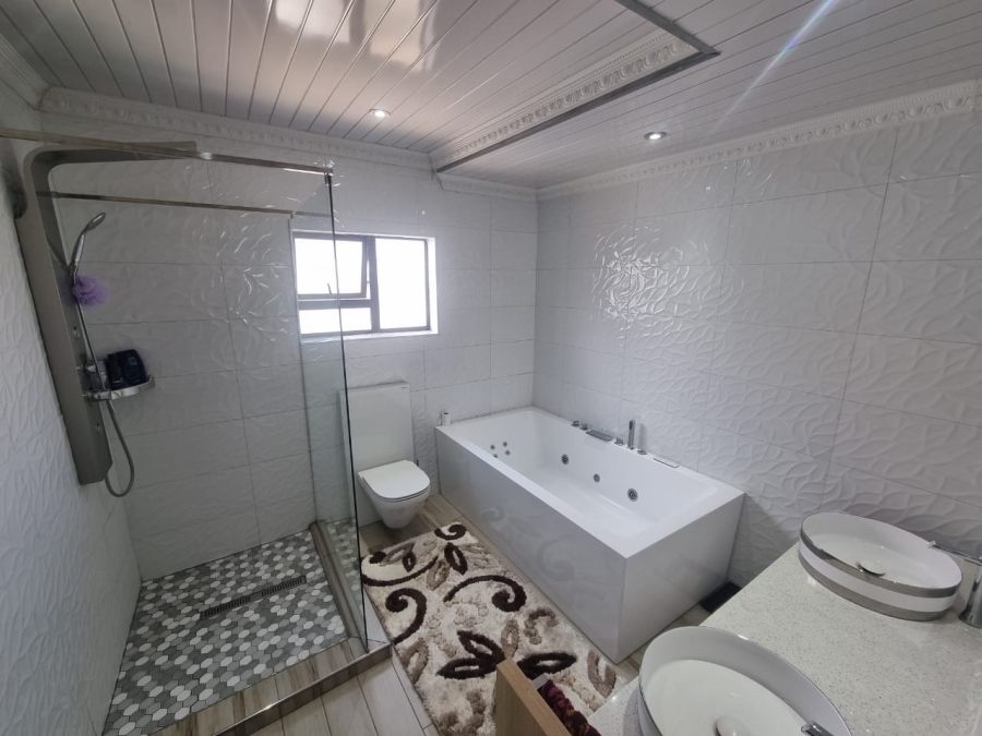 6 Bedroom Property for Sale in Vanderbijlpark SE Gauteng