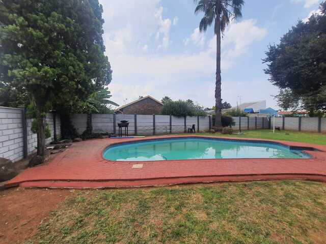 3 Bedroom Property for Sale in Vanderbijlpark SE 6 Gauteng