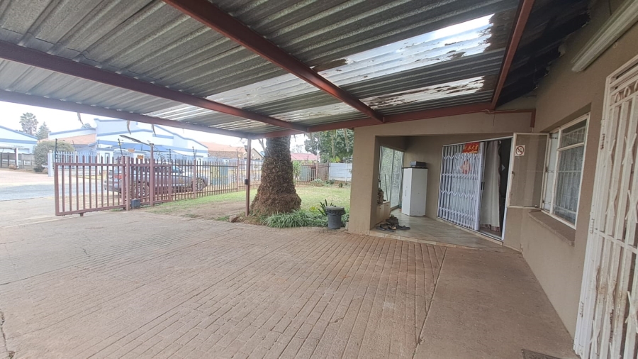 5 Bedroom Property for Sale in Falcon Ridge Gauteng