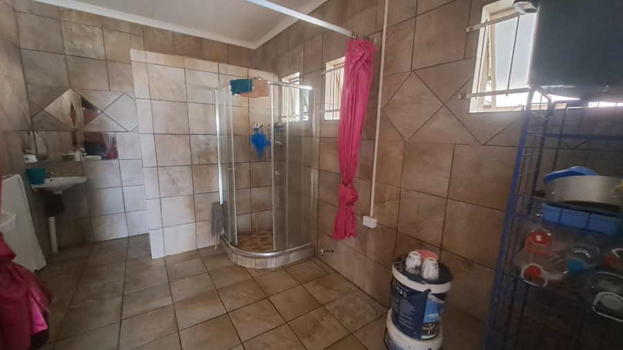 5 Bedroom Property for Sale in Falcon Ridge Gauteng